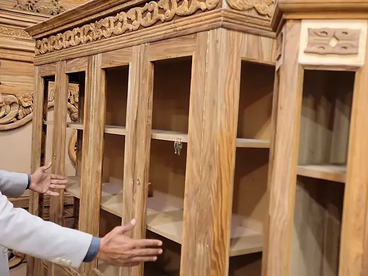 Showcase cabinet